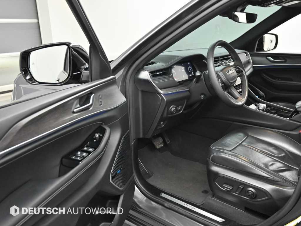 Jeep Cherokee — photo 11