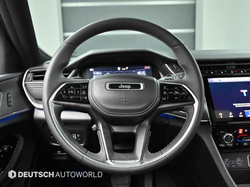 Jeep Cherokee — photo 13