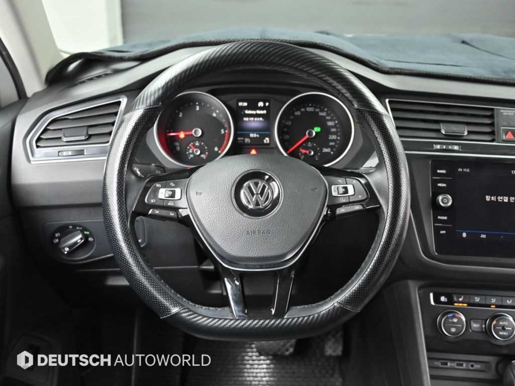 Volkswagen Tiguan — photo 13