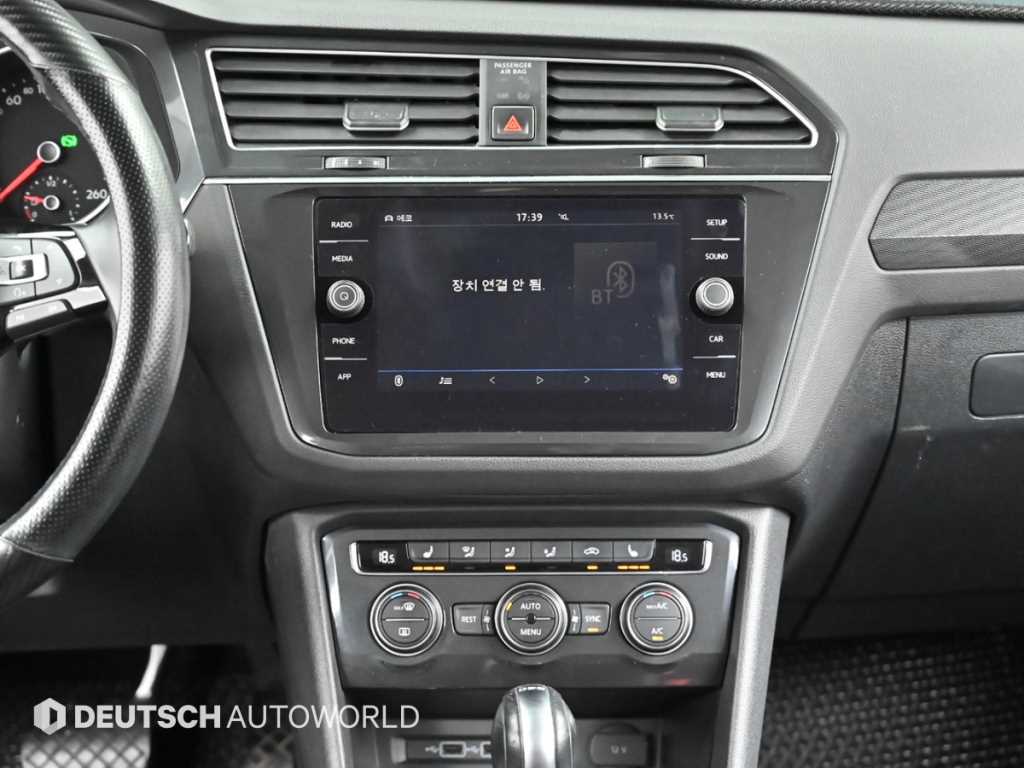 Volkswagen Tiguan — photo 14