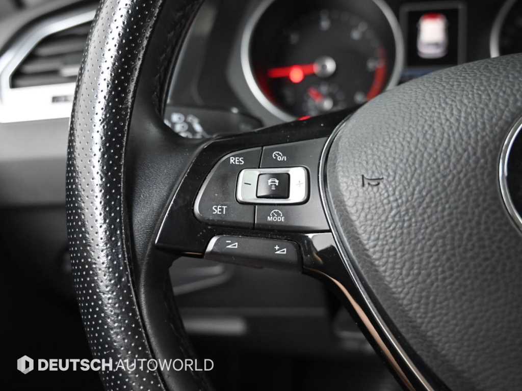 Volkswagen Tiguan — photo 16