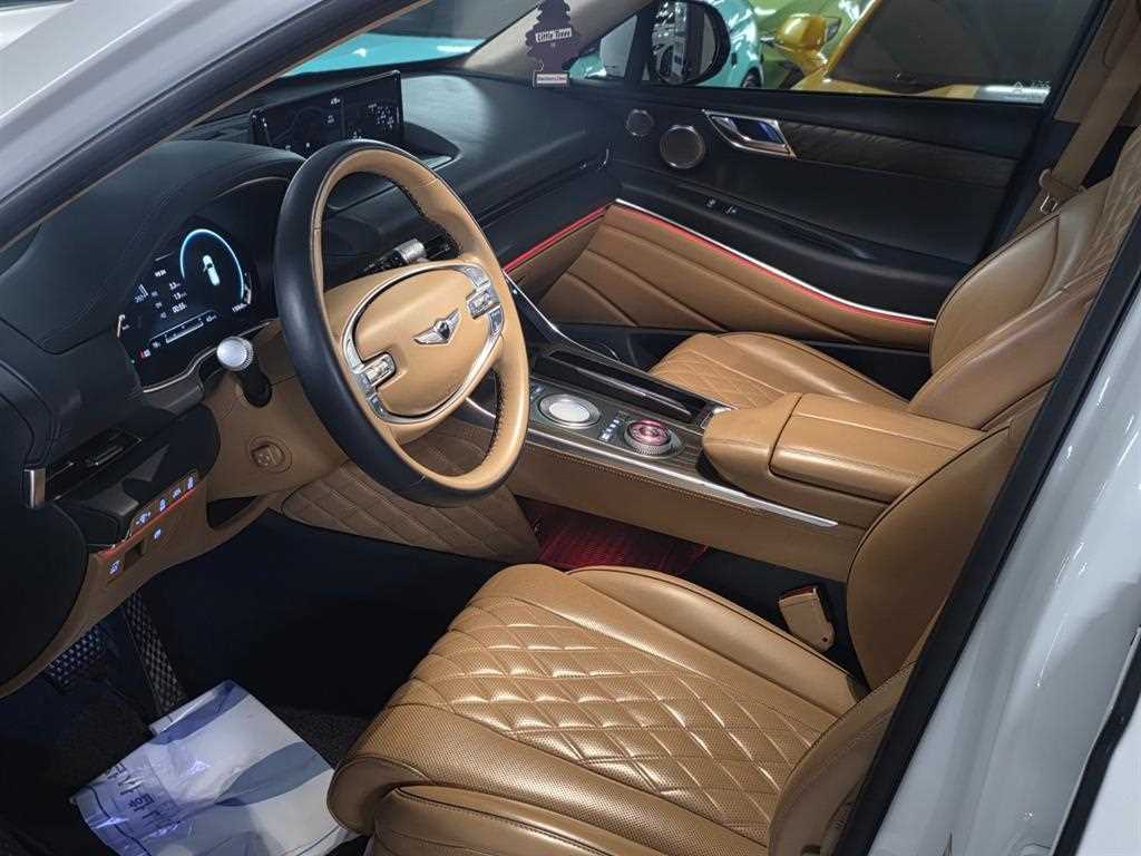 Genesis GV80 — photo 01