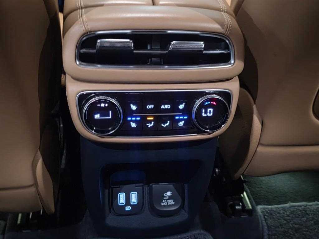 Genesis GV80 — photo 09