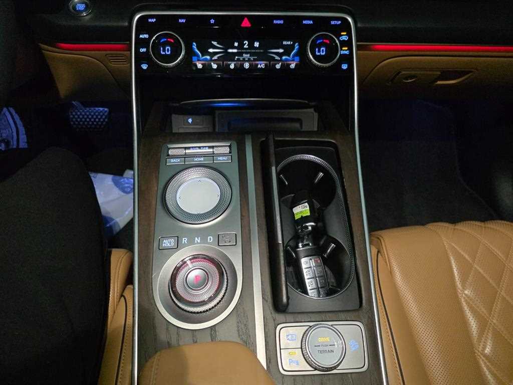 Genesis GV80 — photo 14