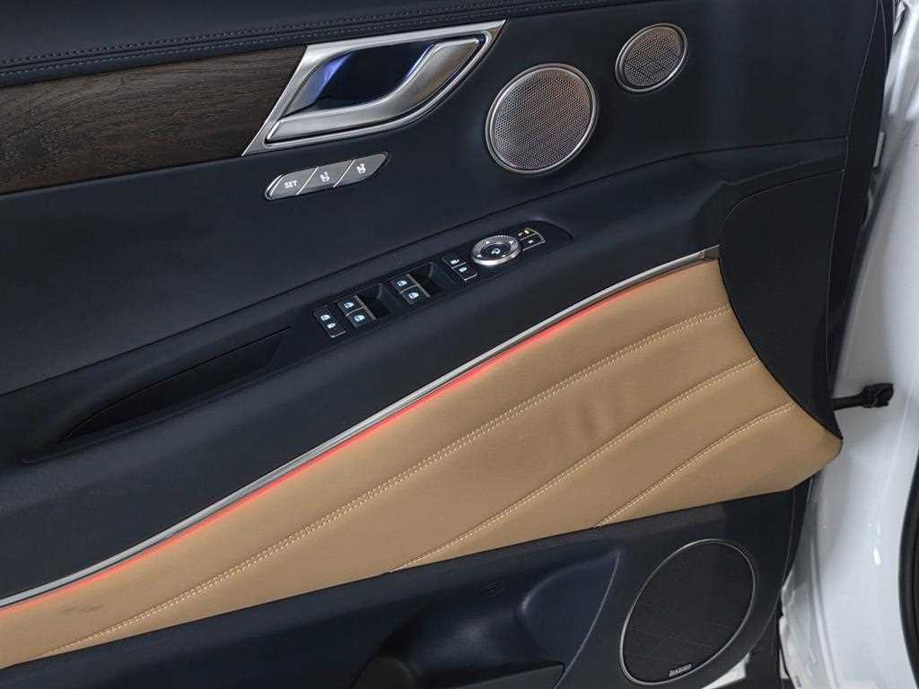 Genesis GV80 — photo 20