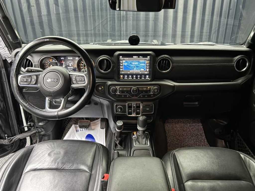 Jeep Wrangler — photo 06