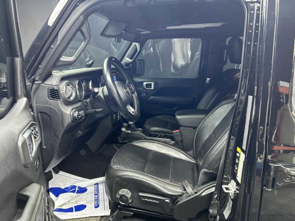 Jeep Wrangler — photo 07
