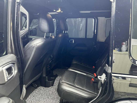 Jeep Wrangler — photo 08