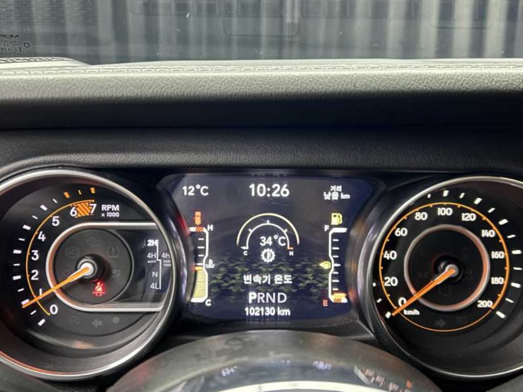 Jeep Wrangler — photo 09
