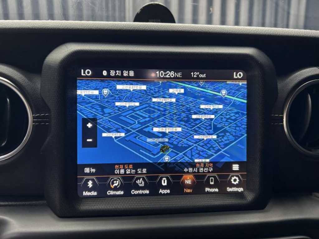 Jeep Wrangler — photo 10