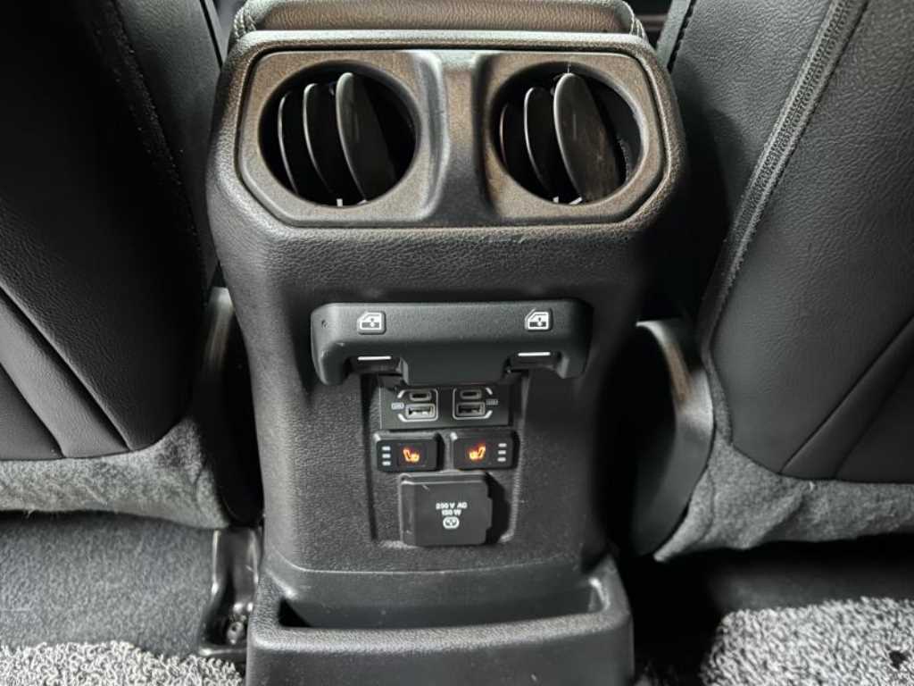Jeep Wrangler — photo 15