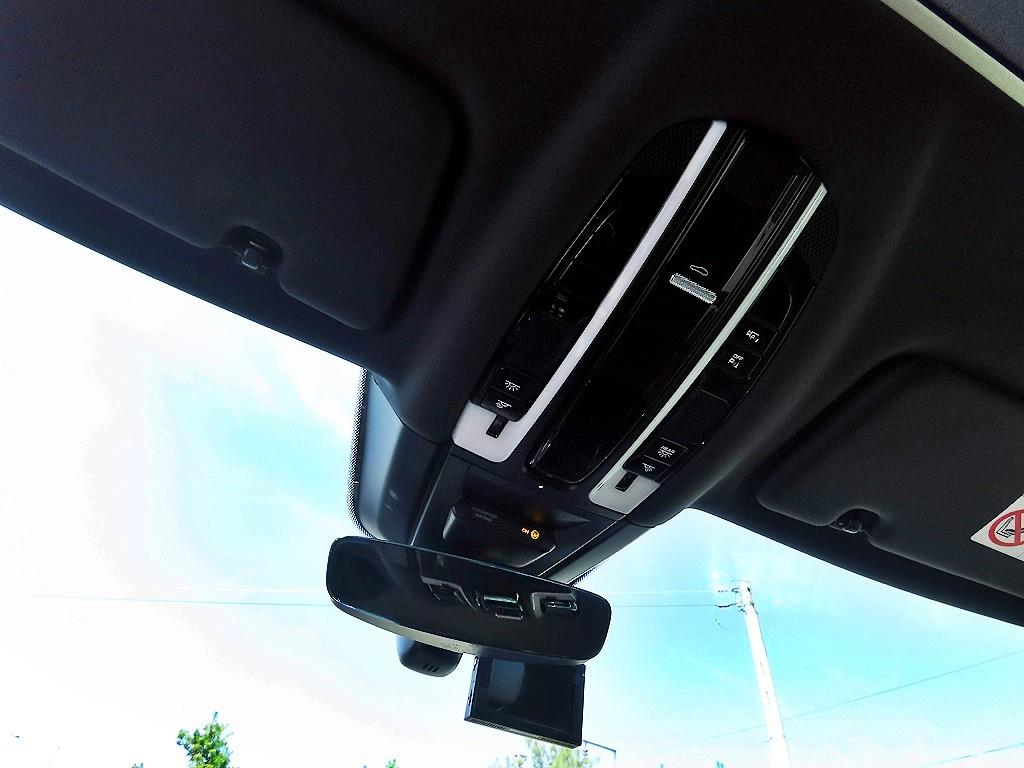 Porsche Cayenne — photo 14