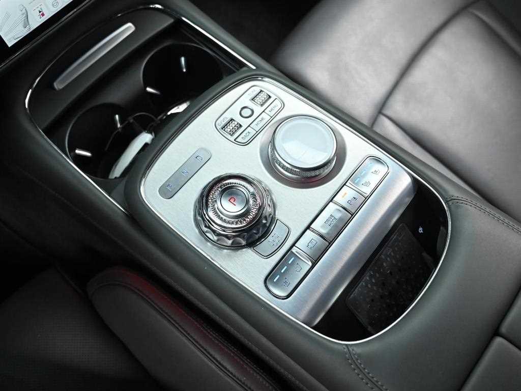Genesis G90 — photo 09