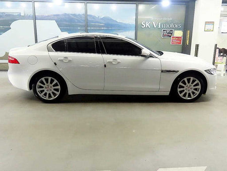 Jaguar XE — photo 03