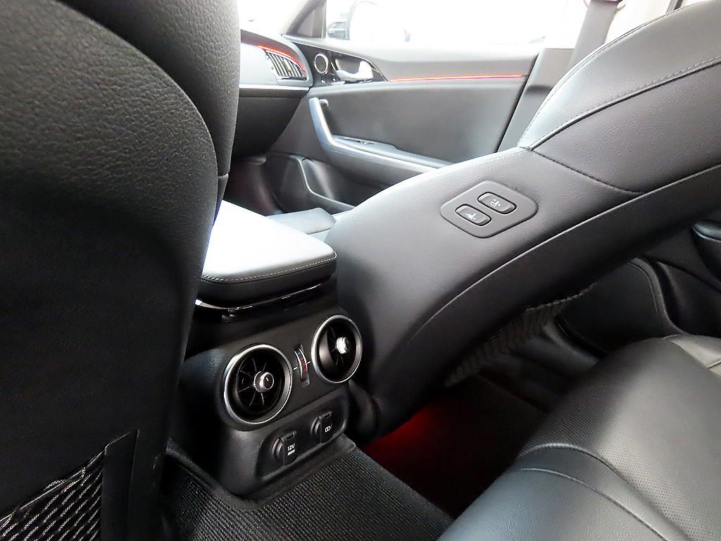 Kia Stinger — photo 16