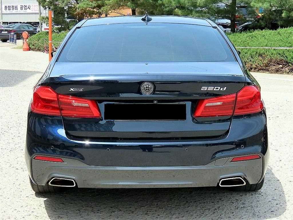 BMW 5-Series — photo 04