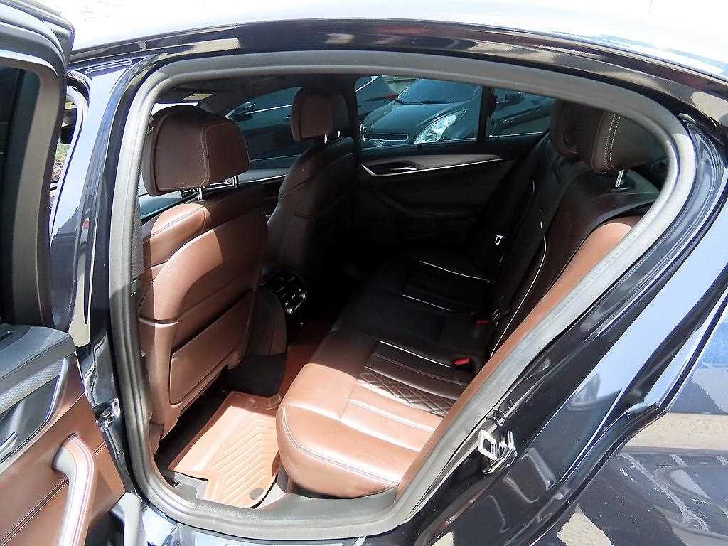 BMW 5-Series — photo 06