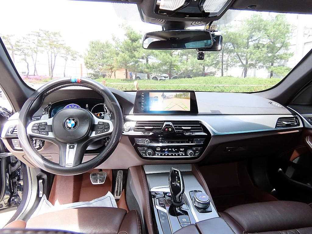 BMW 5-Series — photo 07