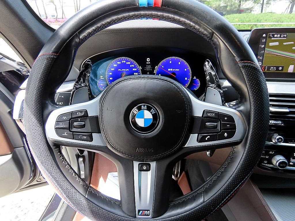 BMW 5-Series — photo 08