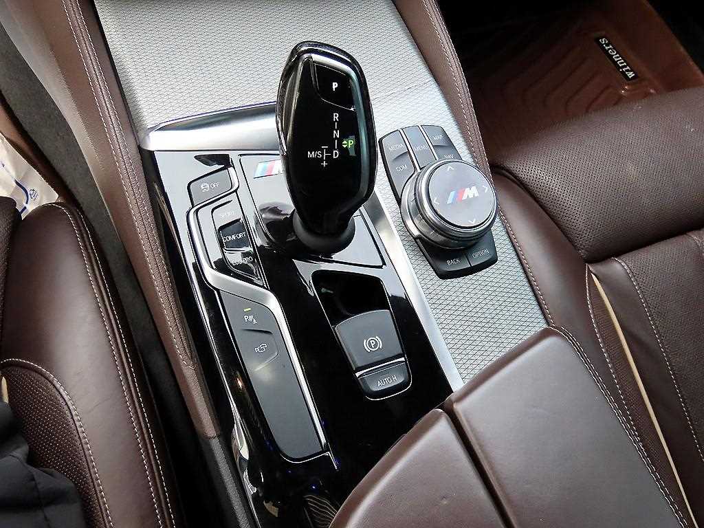 BMW 5-Series — photo 11