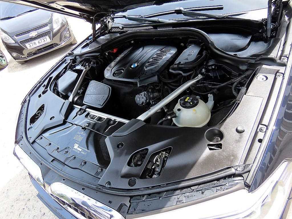 BMW 5-Series — photo 19