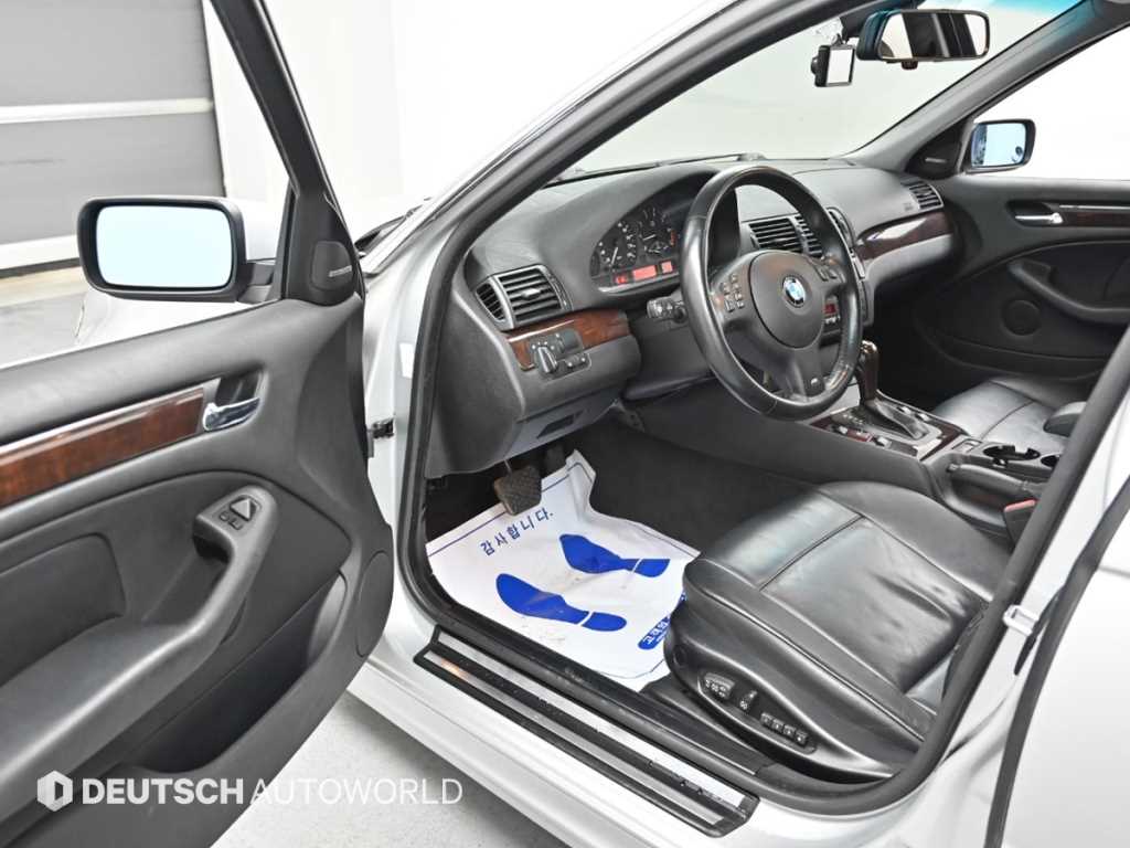 BMW 3-Series — photo 11
