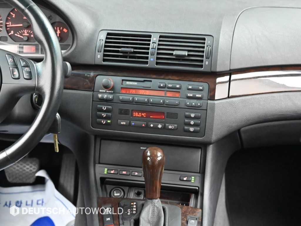 BMW 3-Series — photo 14