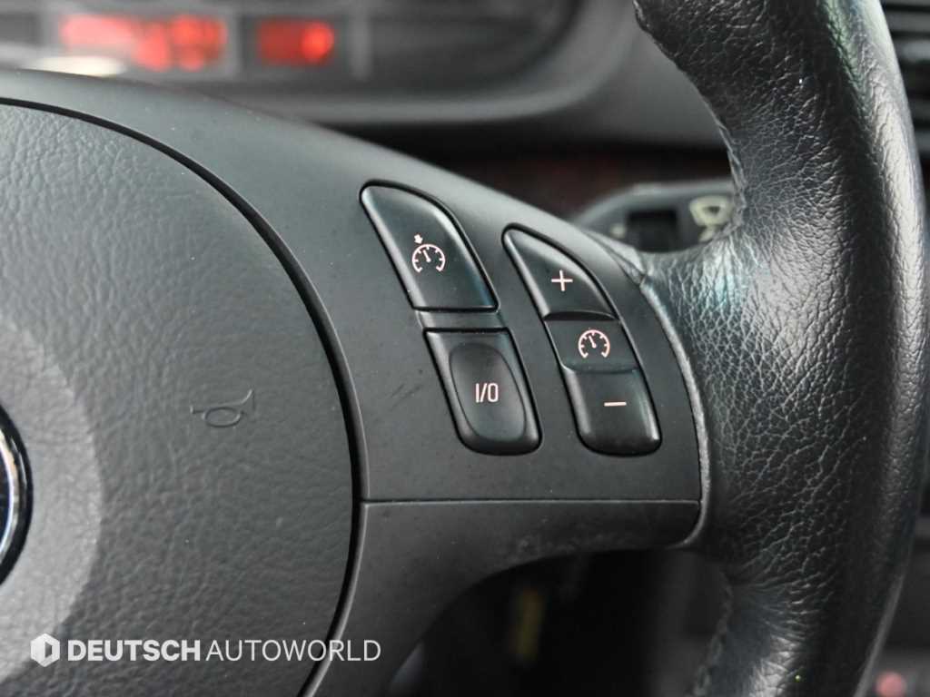 BMW 3-Series — photo 16