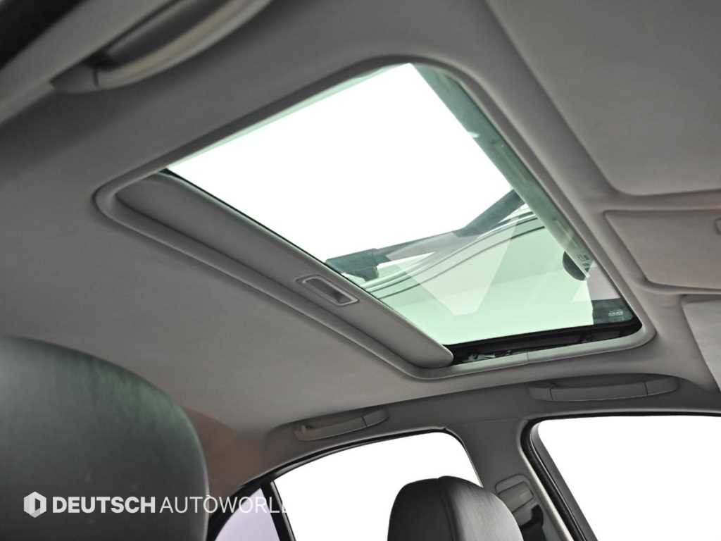 BMW 3-Series — photo 18