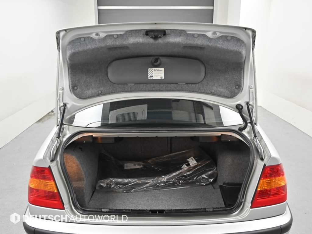 BMW 3-Series — photo 19