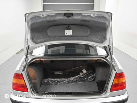 BMW 3-Series — photo 19