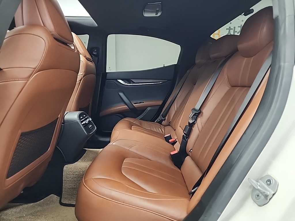 Maserati Ghibli — photo 12
