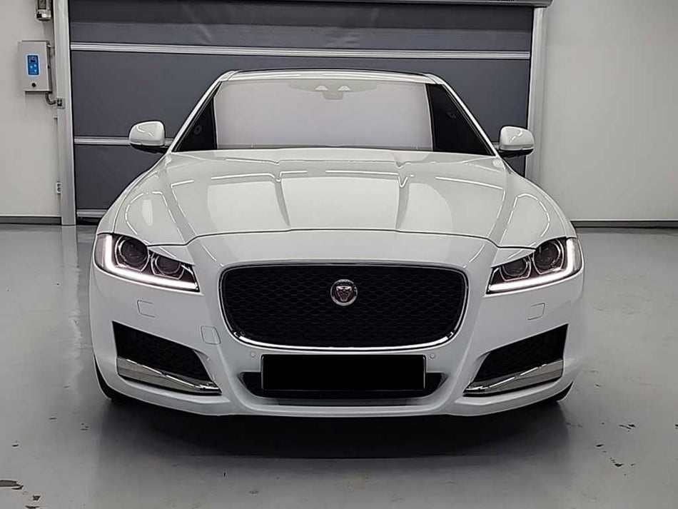 Jaguar XF — photo 02