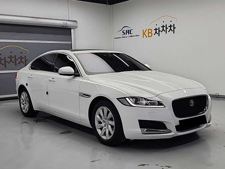Jaguar XF — photo 04