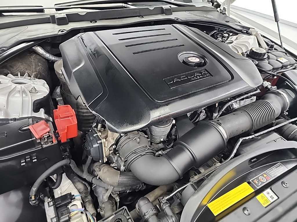Jaguar XF — photo 05
