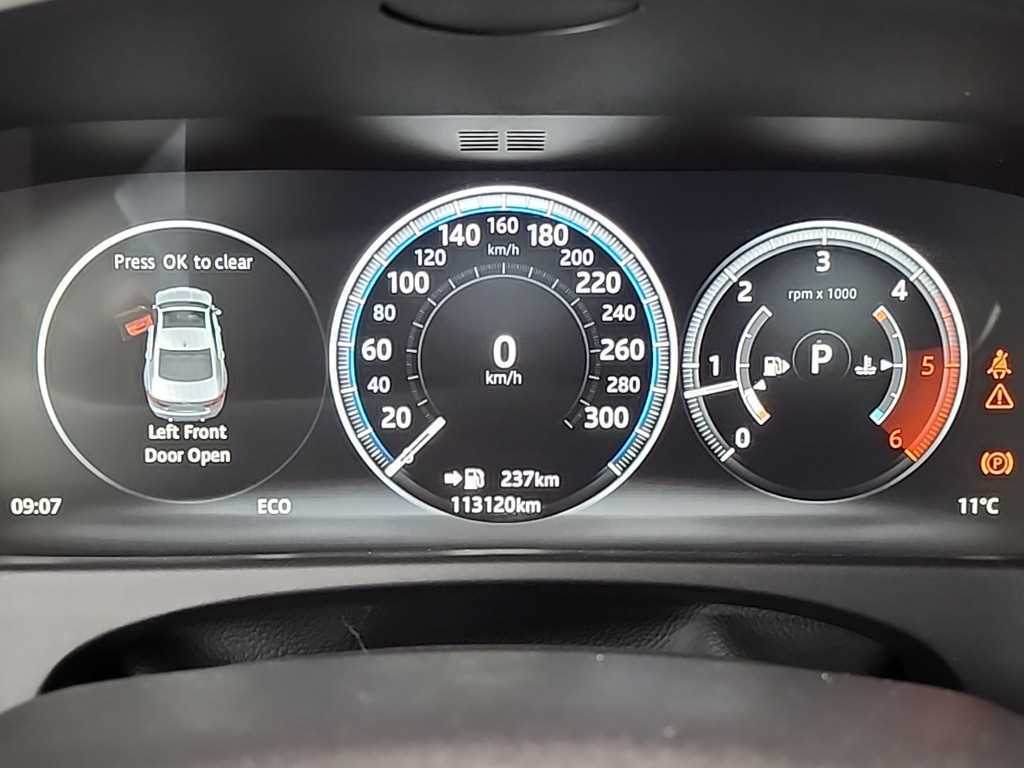 Jaguar XF — photo 06