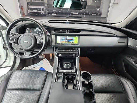 Jaguar XF — photo 07