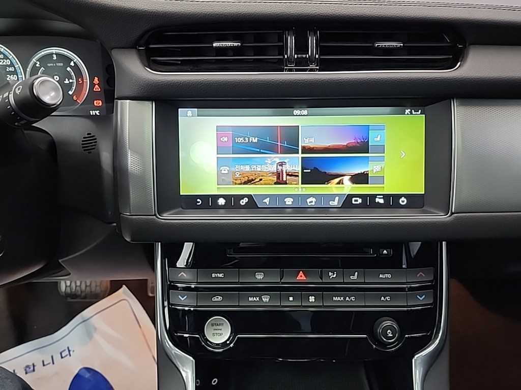 Jaguar XF — photo 10