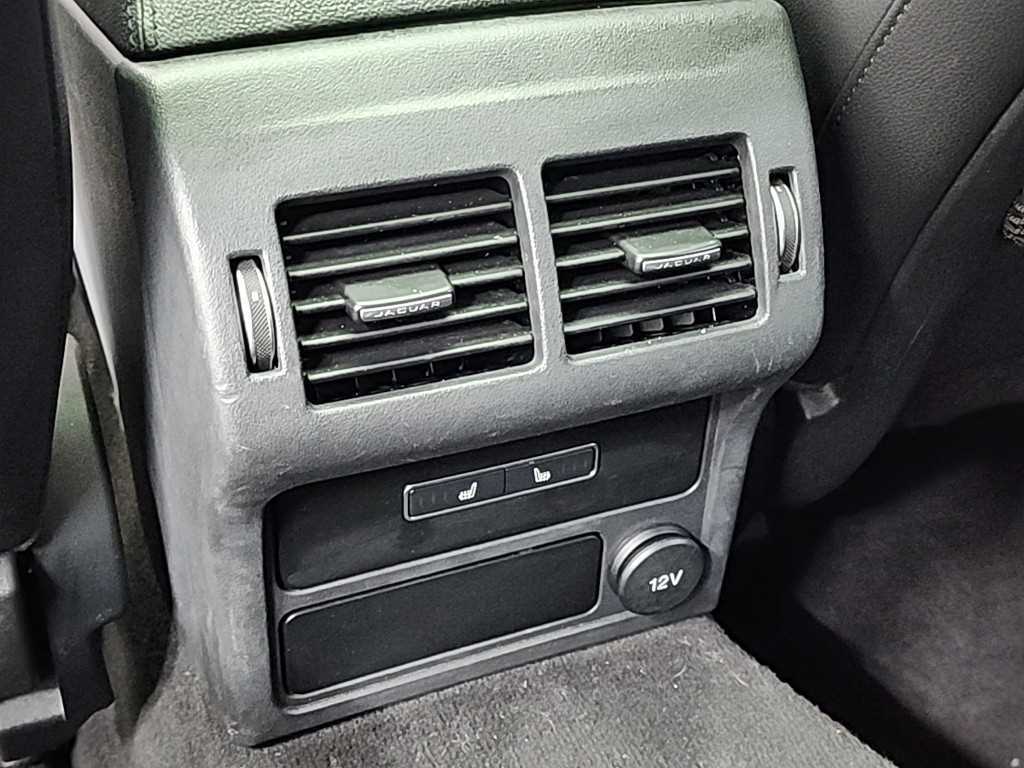 Jaguar XF — photo 13