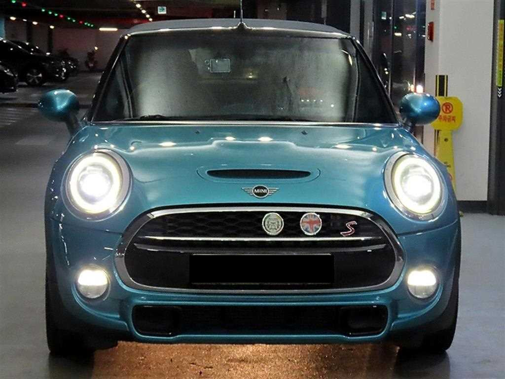 Mini Cooper Convertible — photo 02