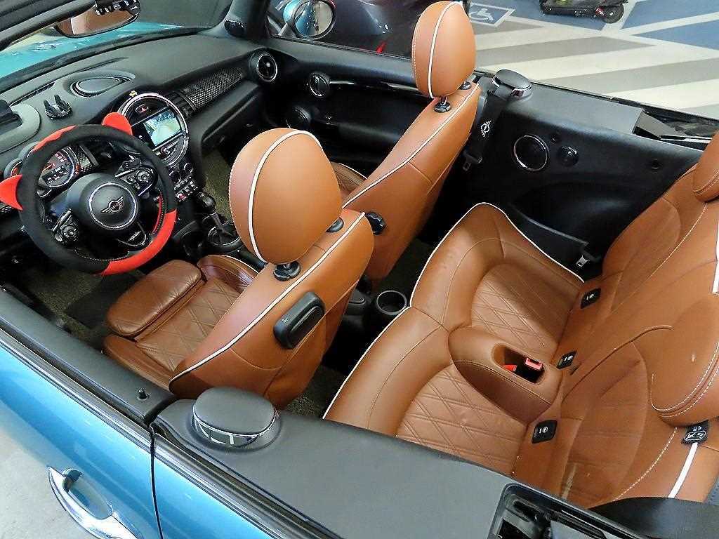 Mini Cooper Convertible — photo 10