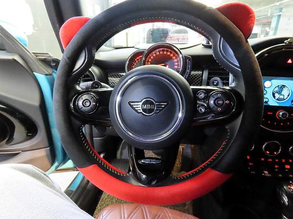 Mini Cooper Convertible — photo 11