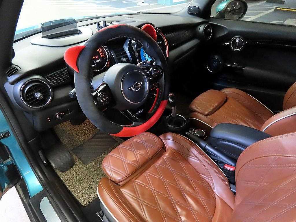 Mini Cooper Convertible — photo 12