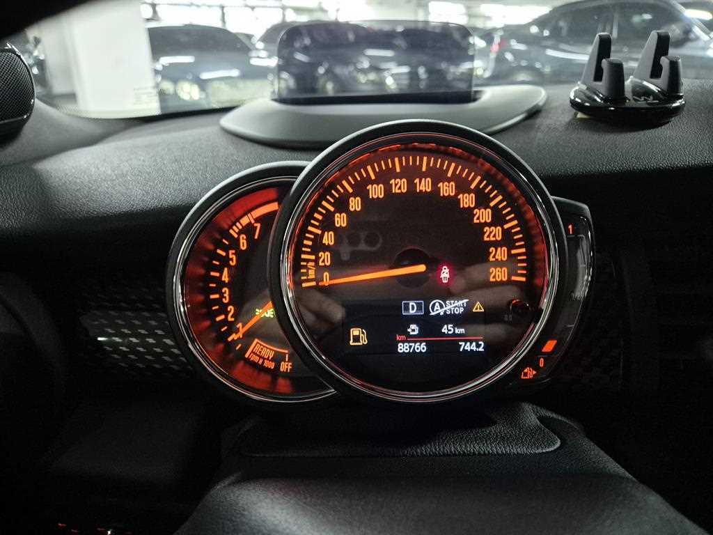 Mini Cooper Convertible — photo 13