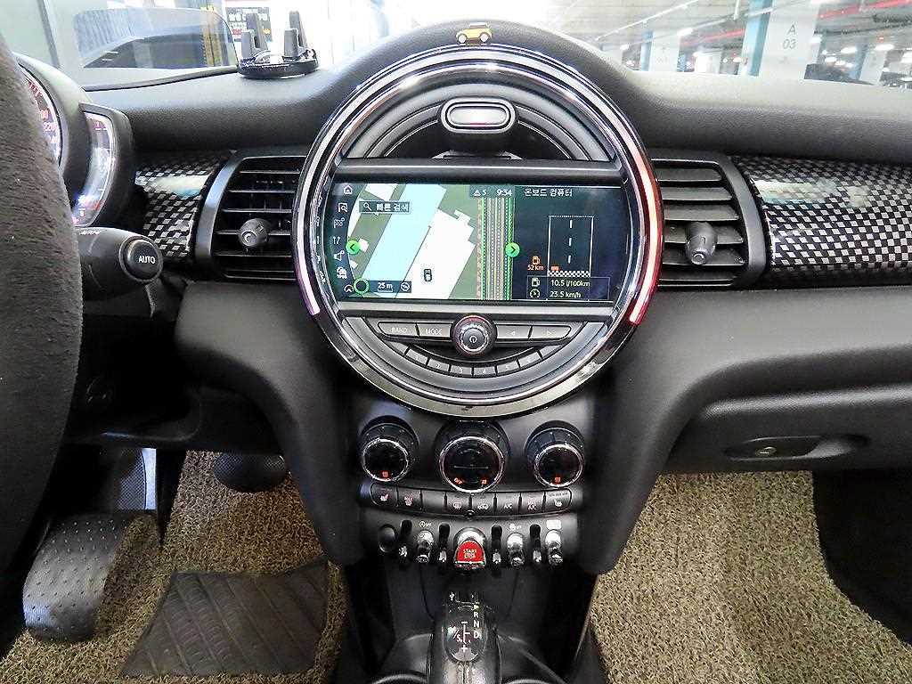 Mini Cooper Convertible — photo 14