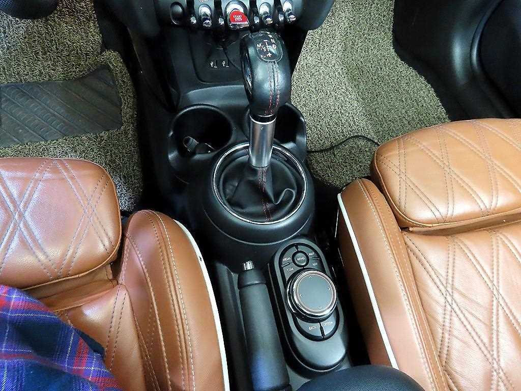 Mini Cooper Convertible — photo 15