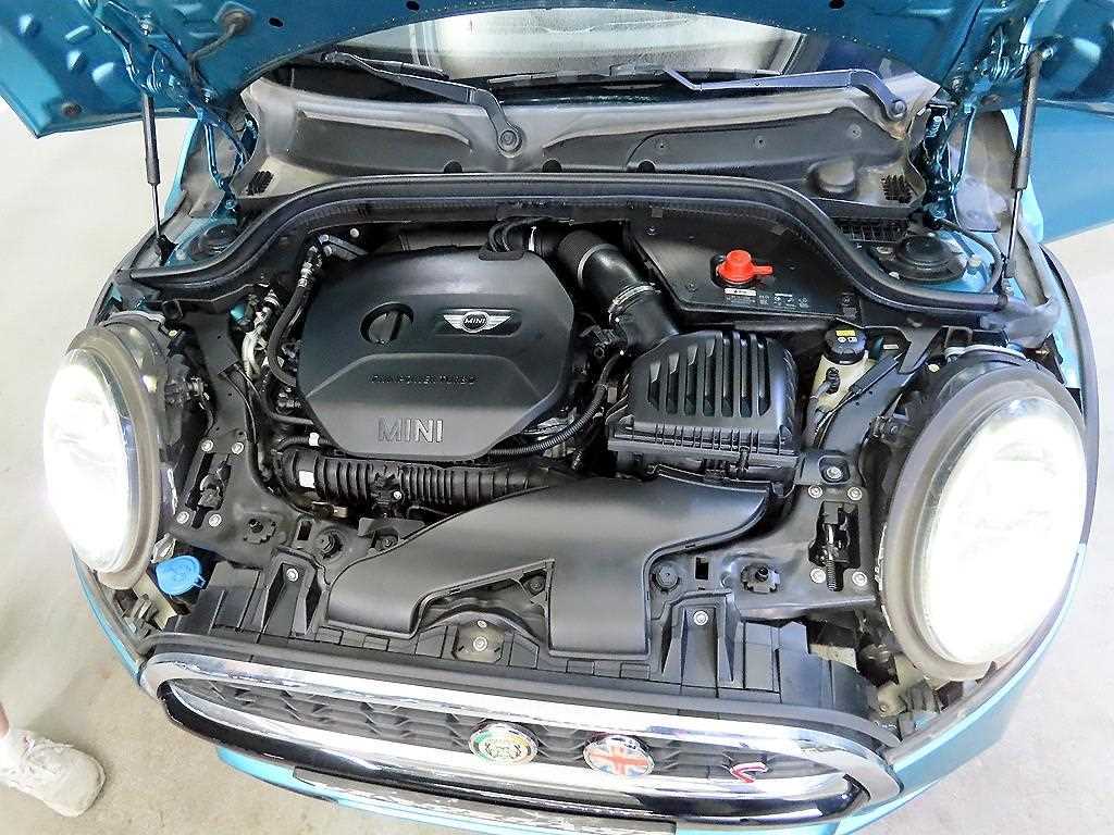 Mini Cooper Convertible — photo 19