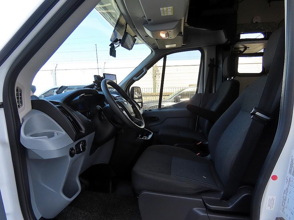 Ford Transit — photo 05