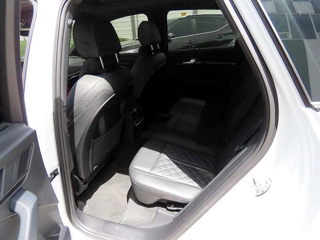 Audi SQ5 — photo 06