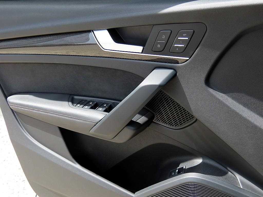 Audi SQ5 — photo 12